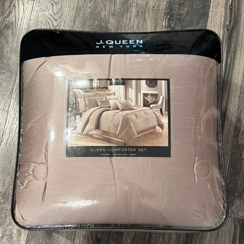 J. Queen New York Queen Comforter Set Zen Blossom embroidered new